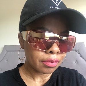 Meet your Posher, Monique